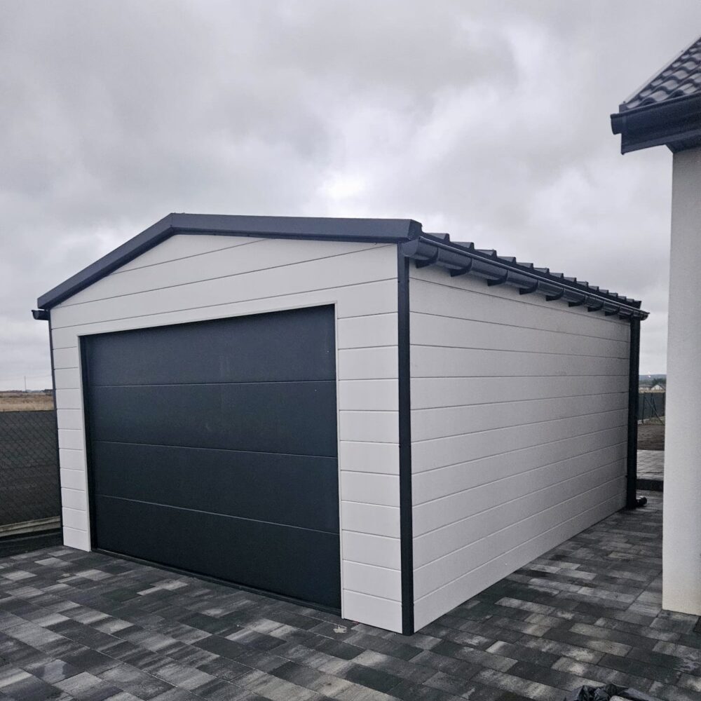Zateplená garáž ze sendvičových panelů 4x6 m, sekční vrata - Image 2