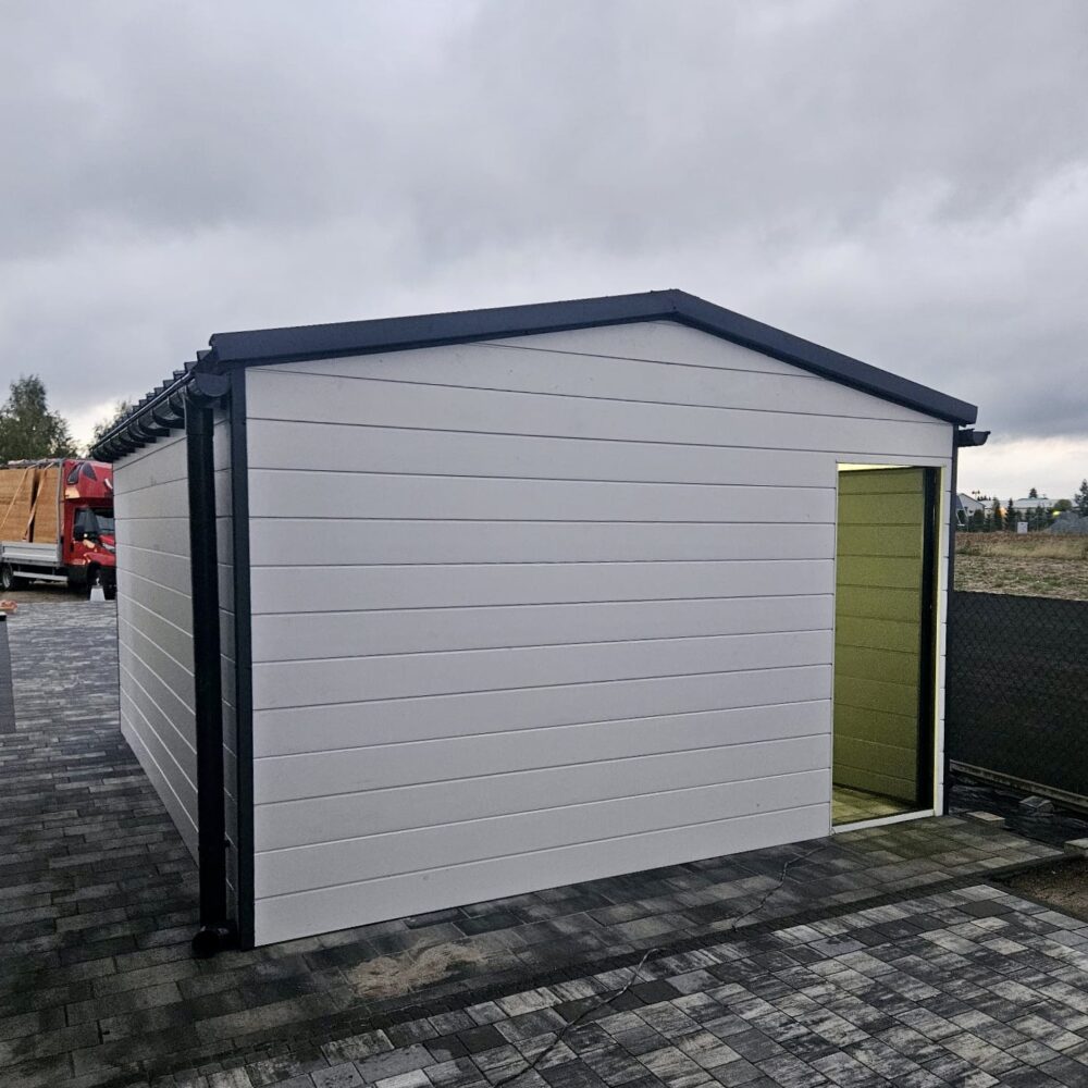 Zateplená garáž ze sendvičových panelů 4x6 m, sekční vrata - Image 4